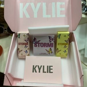 Kylie Cosmetics StorMi Eyeshadow Palette & Lip Kit